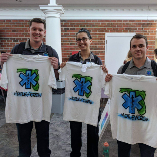 Airbrush Events offers unique ideas for corporate events, including airbrush shirts and airbrush hats.