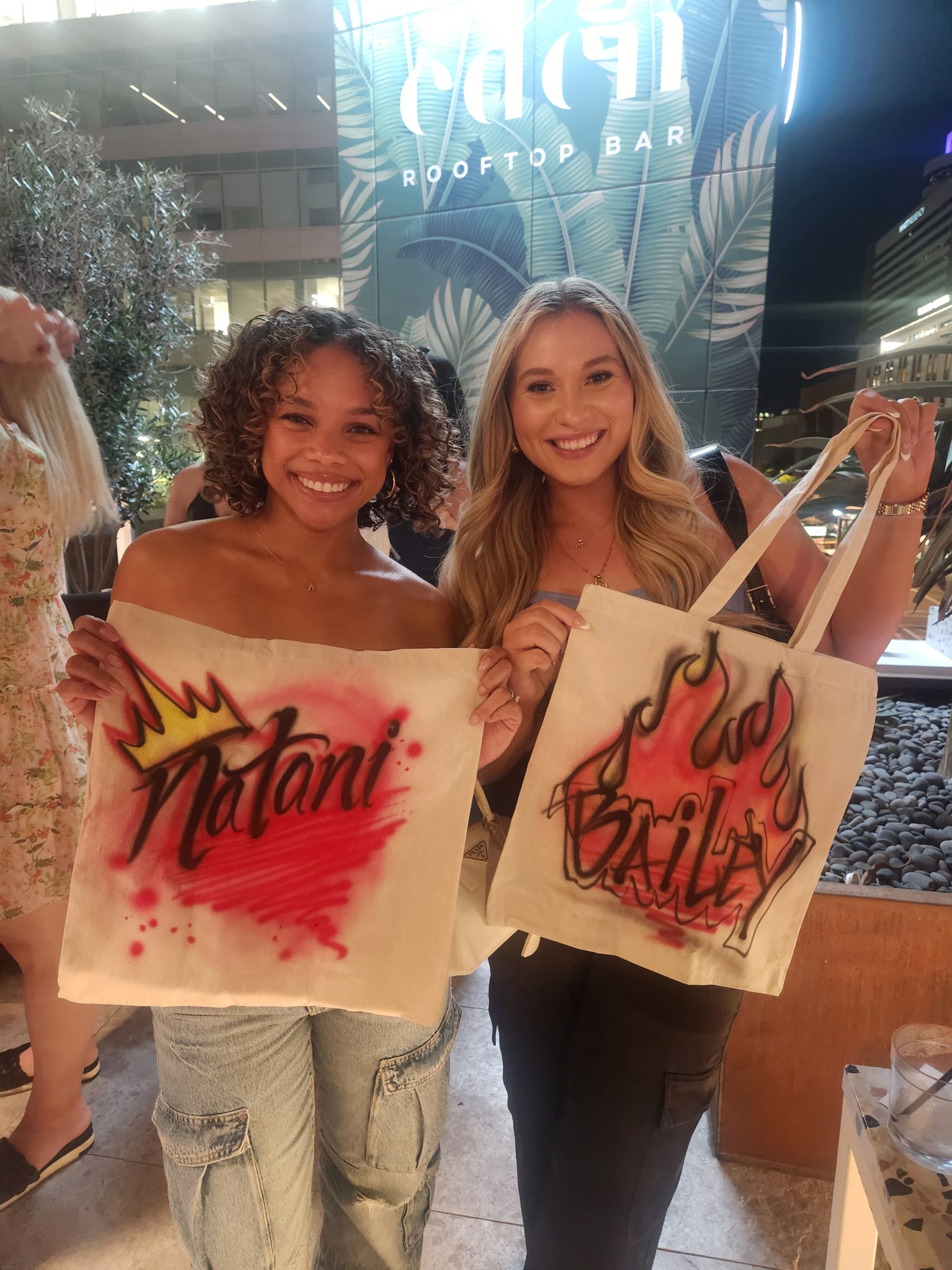 Airbrush tote bags are a great idea for parties.